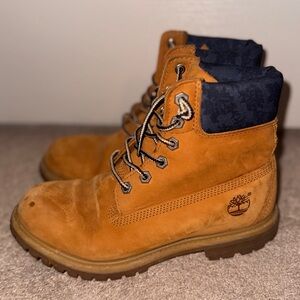 Timberlands with navy flowers